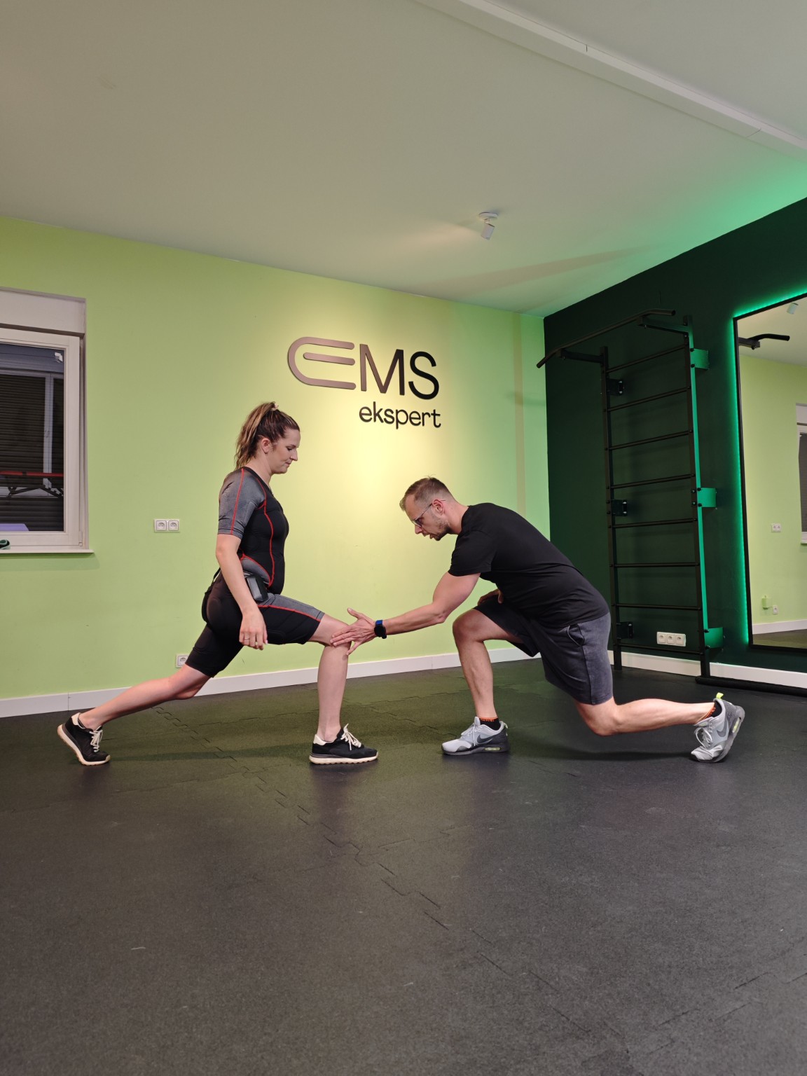 Trening EMS z trenerem w studiu EMS Ekspert Poznań